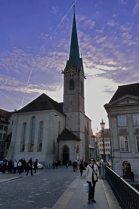 La iglesia de nuestra señora en Zúrich