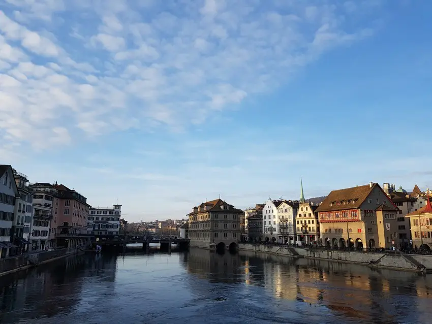 Río Limmat o Limago en Zúrich